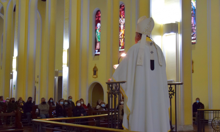  Monseñor Chomali en misa de Pascua de Resurrección: La muerte no es la última palabra