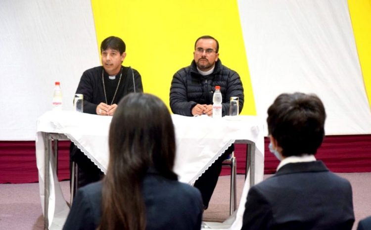  Obispos Auxiliares de Concepción se reunieron con estudiantes de colegios de Iglesia